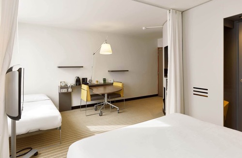 Rueil-Malmaison Hotel | B&B HOME Rueil-Malmaison Gare