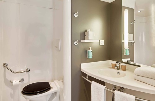 Rueil-Malmaison Hotel | B&B HOME Rueil-Malmaison Gare