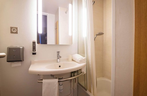 Saint Tronquet Business Park Hotel | B&B HOTEL Avignon (1)