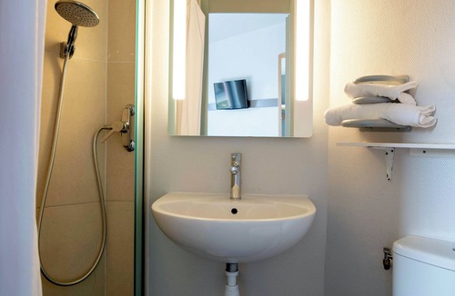 Saint Tronquet Business Park Hotel | B&B HOTEL Avignon (2)