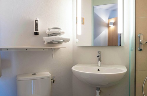 Saint Tronquet Business Park Hotel | B&B HOTEL Avignon (2)
