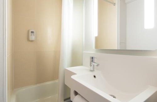 Nouan-sur-Loire Hotel | B&B HOTEL Blois Sud Vineuil