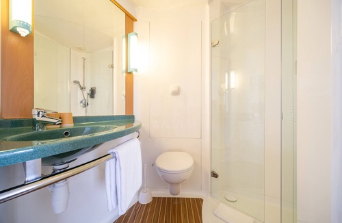 Calais Frethun Hotel | B&B HOTEL Calais Terminal Cité de l'Europe 3 étoiles