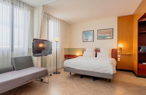 Calais Frethun Hotel | B&B HOTEL Calais Terminal Cité Europe 4 étoiles