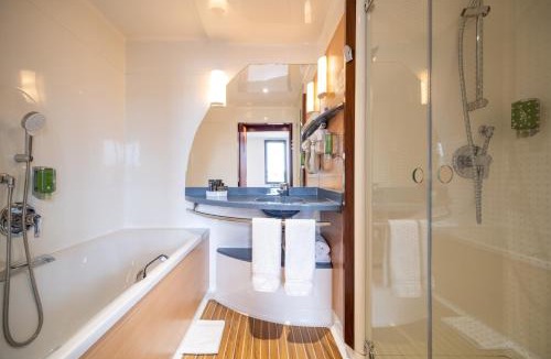 Calais Frethun Hotel | B&B HOTEL Calais Terminal Cité Europe 4 étoiles