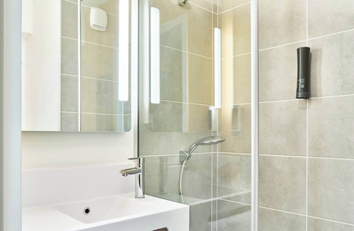 Cergy Hotel | B&B HOTEL Cergy Saint-Christophe Gare