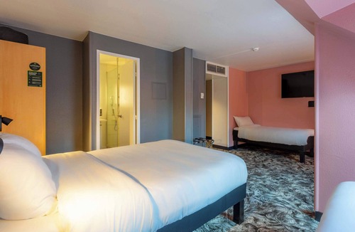 Chartres Hotel | B&B HOTEL Chartres Centre Cathédrale