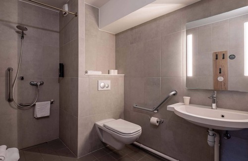 Amphion-les-Bains Hotel | B&B HOTEL Evian Publier