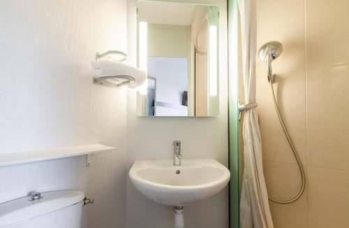 Lisses Hotel | B&B HOTEL Evry Lisses 1