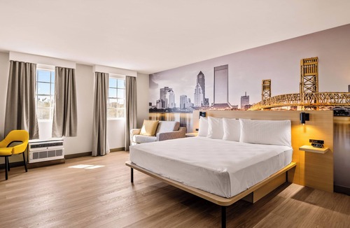 Northside Hotel | B&B HOTEL Jacksonville Airport – Newly Renovated!