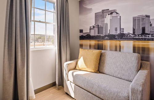 Northside Hotel | B&B HOTEL Jacksonville Airport – Newly Renovated!
