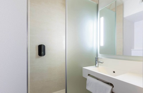 Roubaix Hotel | B&B HOTEL Lille Roubaix Campus Gare