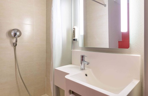 Saint Clair Hotel | B&B HOTEL Lyon Caluire Cité Internationale