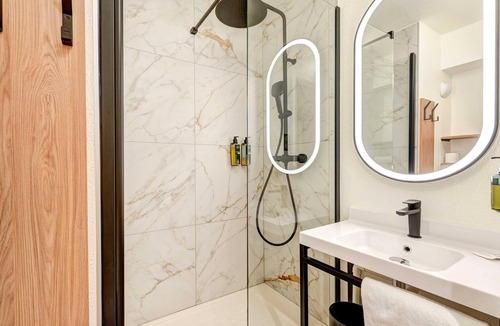 Petit-Ivry Hotel | B&B HOTEL Paris Italie Porte de Choisy