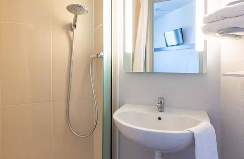 Cesson-Sevigne Hotel | B&B HOTEL Rennes Est Cesson Sévigné 3 étoiles