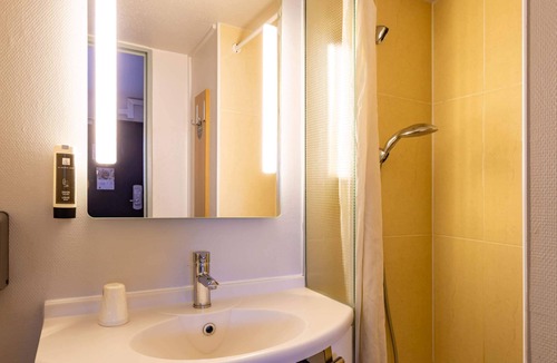 Bourg-les-Valence Hotel | B&B HOTEL Valence Nord
