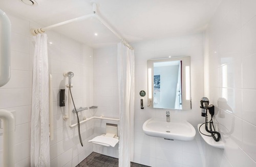 Ruemlang Hotel | B&B Hotel Zürich Airport Rümlang
