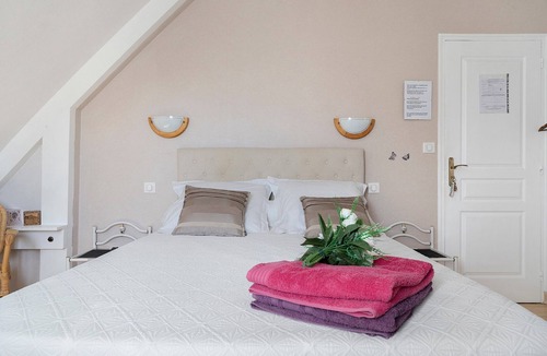 Saint-Meloir-des-Ondes Bed & Breakfast | B&B “La Doris” 200 m from the Beach