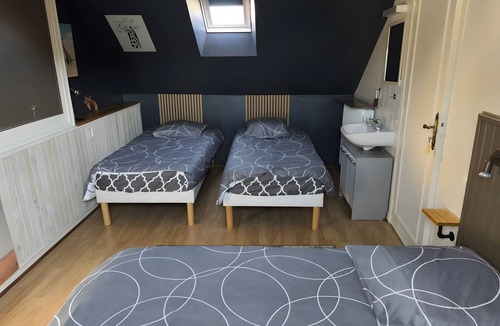 Chatillon-sur-Indre Bed & Breakfast | B&B 'La Ferme Des Bigornes - Girafe' with Shared Terrace, Garden, and Wi-Fi