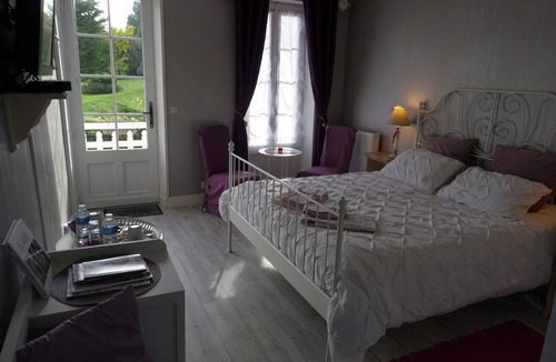 Sainte-Honorine-des-Pertes House | B&B Le Clos Saint-Jean - Omaha Beach