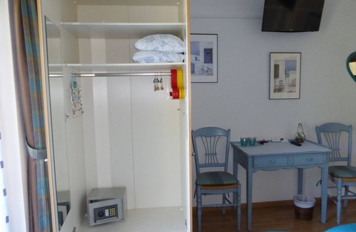 Bruson Bed & Breakfast | B&B Les Acacias