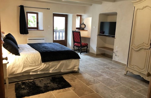 Yenne Bed & Breakfast | B&B Les Lodges de la Cascade
