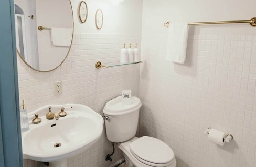 McFarlan Bed & Breakfast | B&B-River Stay, Shawnee Getaway, McFarland Suite