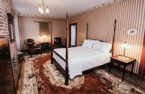Elizabethtown Bed & Breakfast | B&B-River Views, Shawnee Getaway, Elizabeth Room