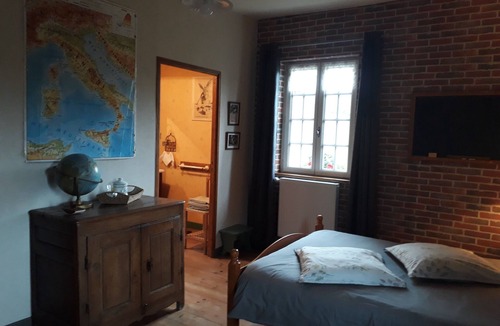 Courtonne-la-Meurdrac Bed & Breakfast | B&B 'Room - L’école' with Shared Terrace & Garden, Wi-Fi