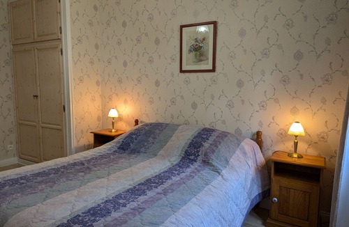 Ligny-le-Ribault Bed & Breakfast | B&B Room 'Perle' with WiFi, TV, breakfast included
