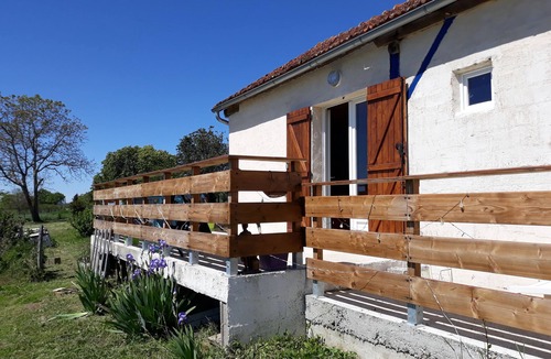 Target House | B&B room sings crystal