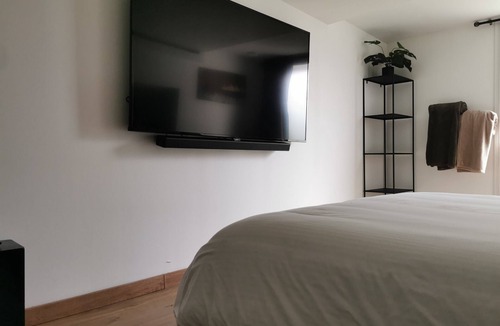 Saint-Martin-Boulogne Bed & Breakfast | B&B “V et Spa La Suite” with Private Spa, Sauna, Terrace, Wi-Fi & Air Conditioning