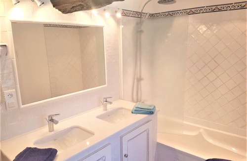 Grasse Bed & Breakfast | B&B With Charm - Quiet With Kitchen & sw Pool