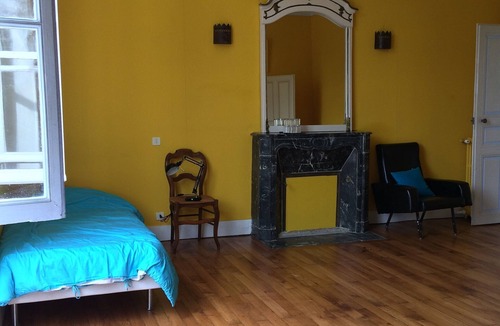 Brissac Loire Aubance Hotel | B & Brissac, Mansion on wooded estate