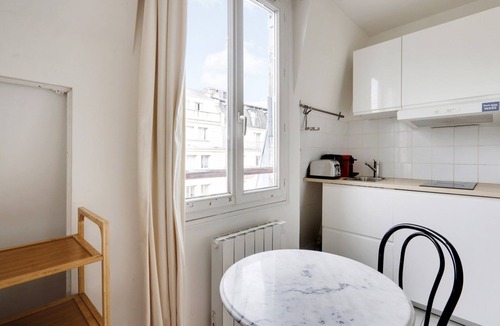 Saint-Vincent-de-Paul Apartment | B Canal St Martin Lovely Room