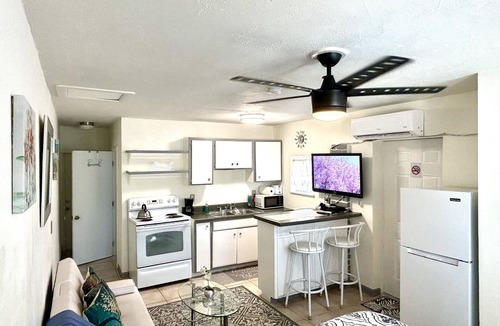 Juno Beach Apartment | B Casa Azul Minutes from Beach & Mall