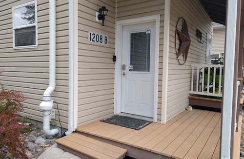 Superior Apartment | B-Comfy downstairs 2bd/1ba Apartment available