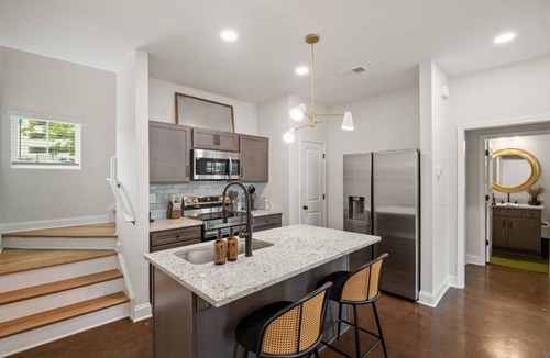 Columbia Apartment | B-Contemporary Columbia Duplex| Near USC & Main St