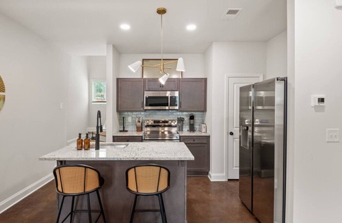 Columbia Apartment | B-Contemporary Columbia Duplex| Near USC & Main St