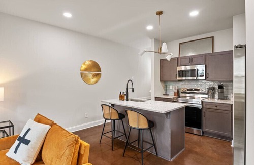 Columbia Apartment | B-Contemporary Columbia Duplex| Near USC & Main St