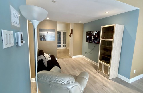 Longueuil Apartment | B-COSY&CLOSE near Old Port&Downtown, Montreal/South Shore