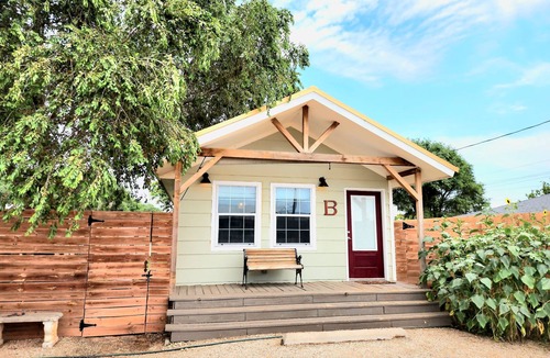 Lubbock Cottage | B Cozy Private One Bedroom home with great space for solo or couples!
