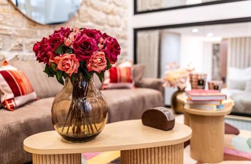 Arsenal Apartment | B Luxe Triplex, Cinema Near Place des Vosges AC