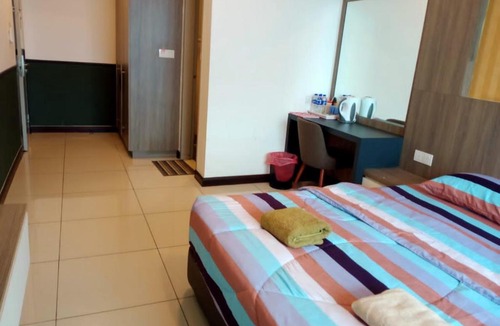 Kampung Bahasa Kapor Apartment | B- Private D'wharf Room