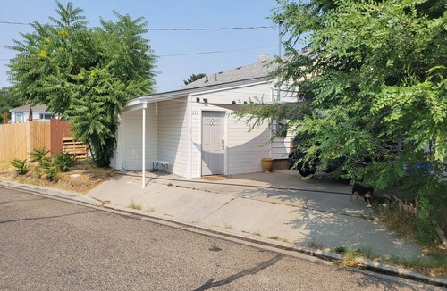 Ontario House | B's Cozy house