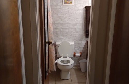 Wichita Falls Bed & Breakfast | B Suite-B 3 Bedroom 1 Bath with backyard INCLUDES FOOD PANTRY. Sleeps 8