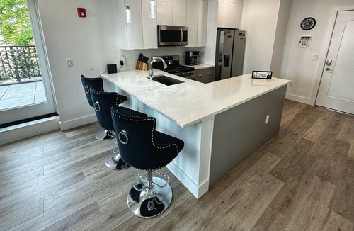 Guttenberg Apartment | B&W PARADISE