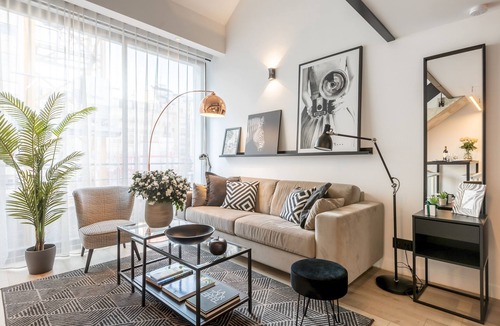 15th Arrondissement Apartment | B1 Loft Duplex 175Blo-Paris Convention