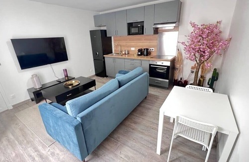 Bondy Apartment | B12 Luxieux, Gare, Paris, Disney by Villa Dengous