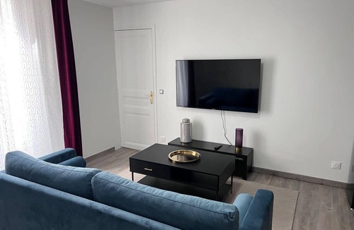 Bondy Apartment | B12 Luxieux, Gare, Paris, Disney by Villa Dengous
